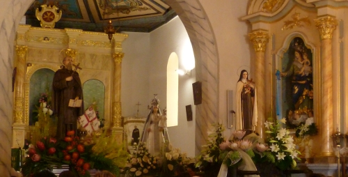 Altares da igreja de Nossa Senhora dos Remdios - Nun'Alvares e Santa Teresinha